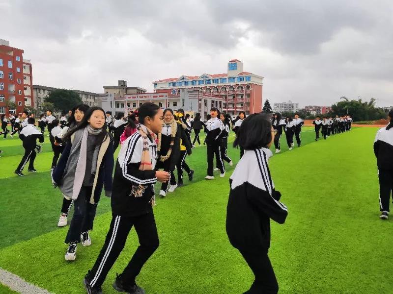 课间跑一跑,精神倍儿饱 - 福清市海口中学